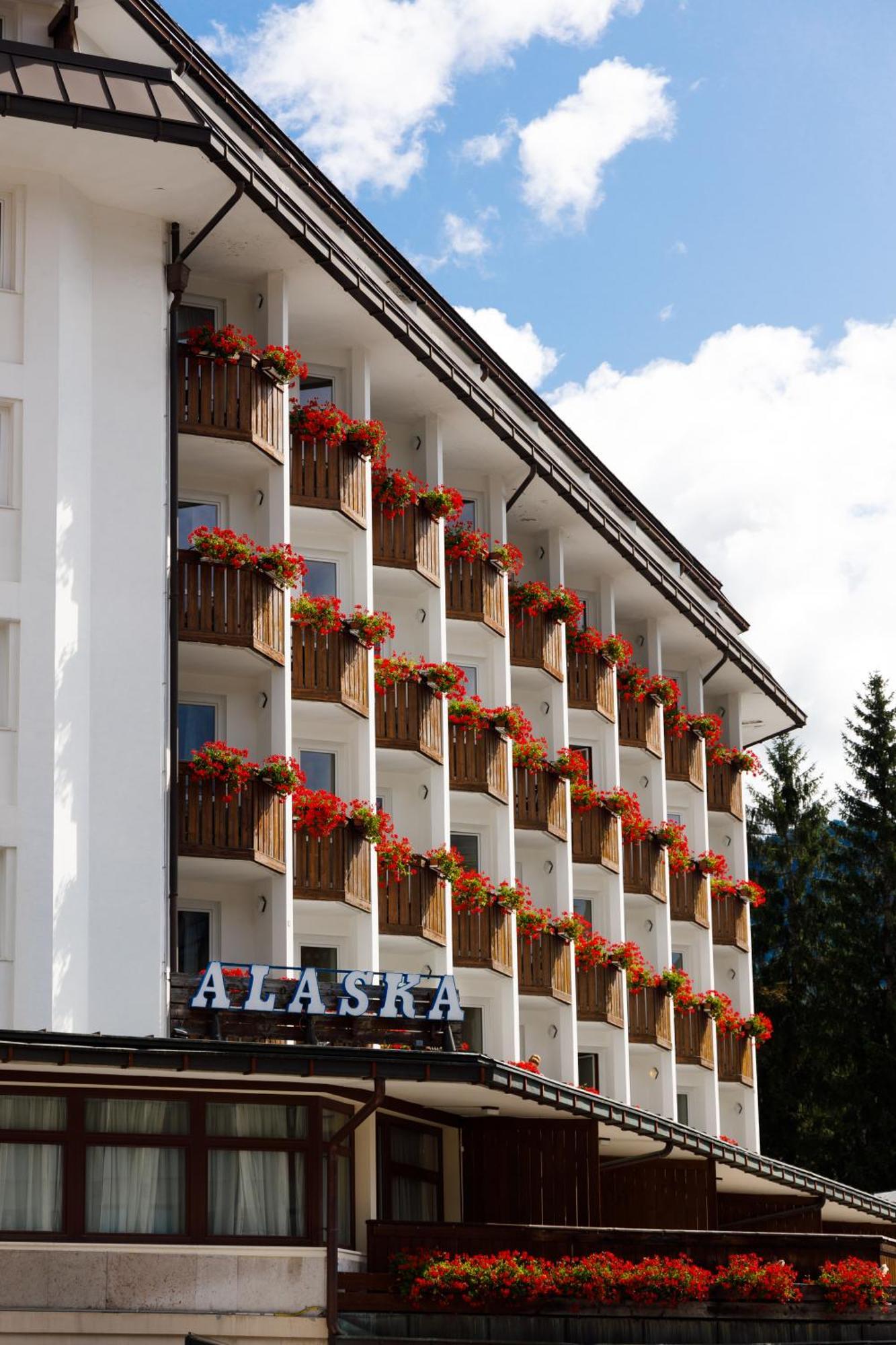 Hotel Alaska Cortina Кортина-д'Ампеццо Экстерьер фото